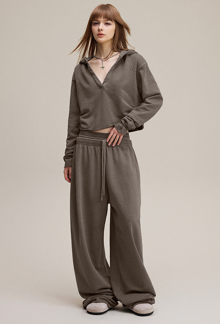 Model front in brown cropped hoodie—short length, relaxed shoulder.