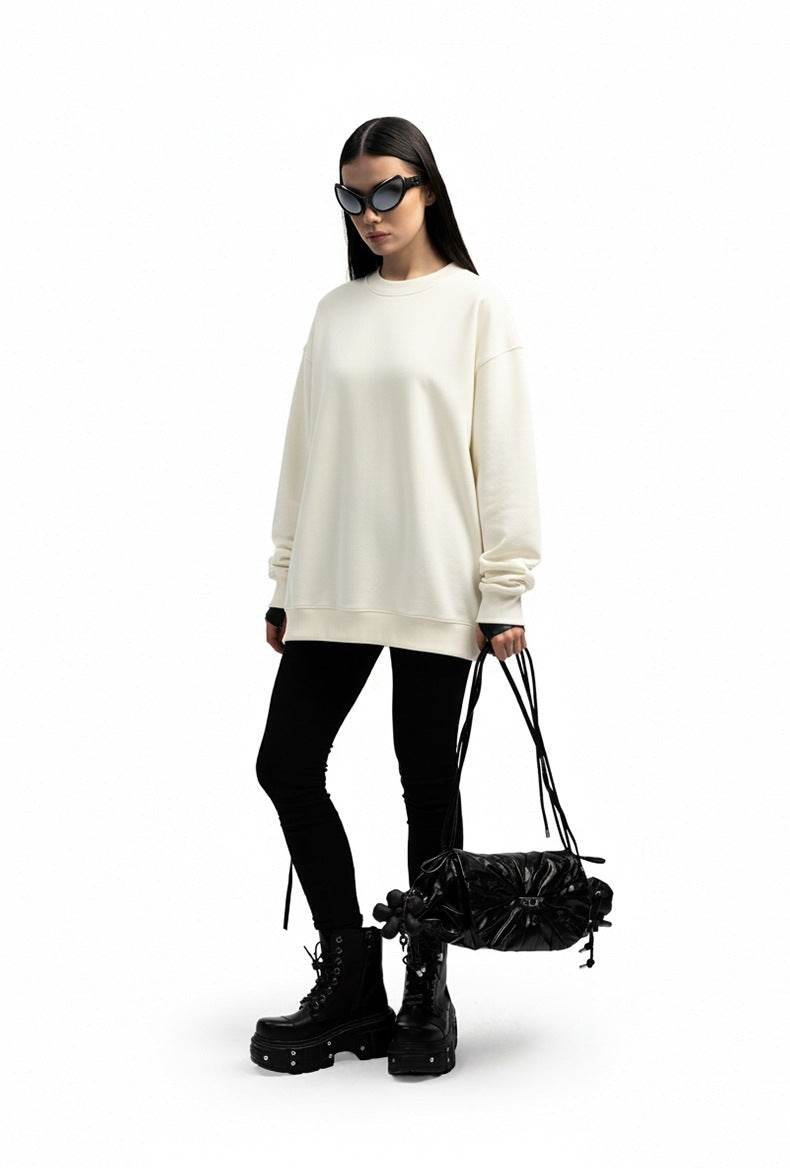 Women’s oversized sweatshirt off white full body with leggings and bag