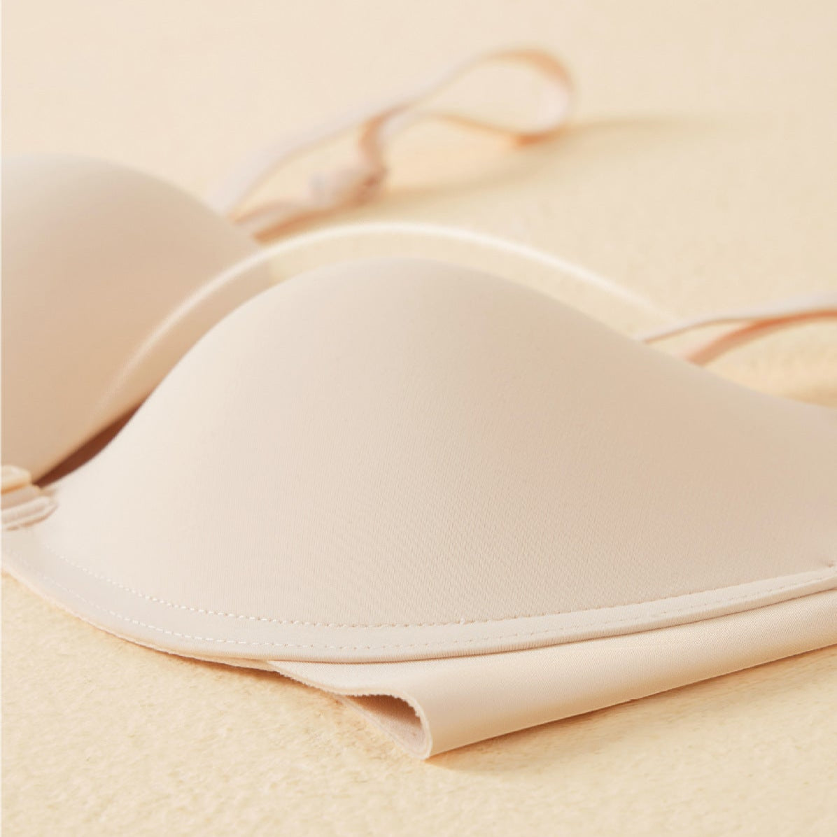 3D molded push-up cups provide natural lift and a rounded bust shape for a seamless fit.