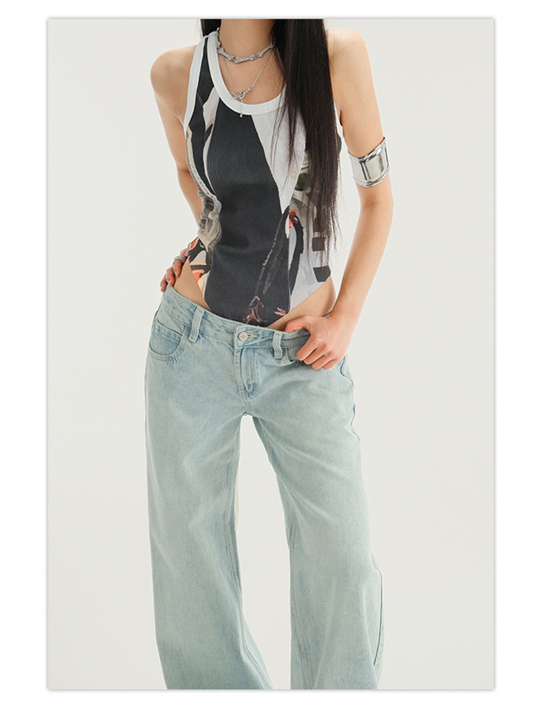 Cropped front view shot: Low-rise denim jeans with wide legs and a vintage Y2K vibe.