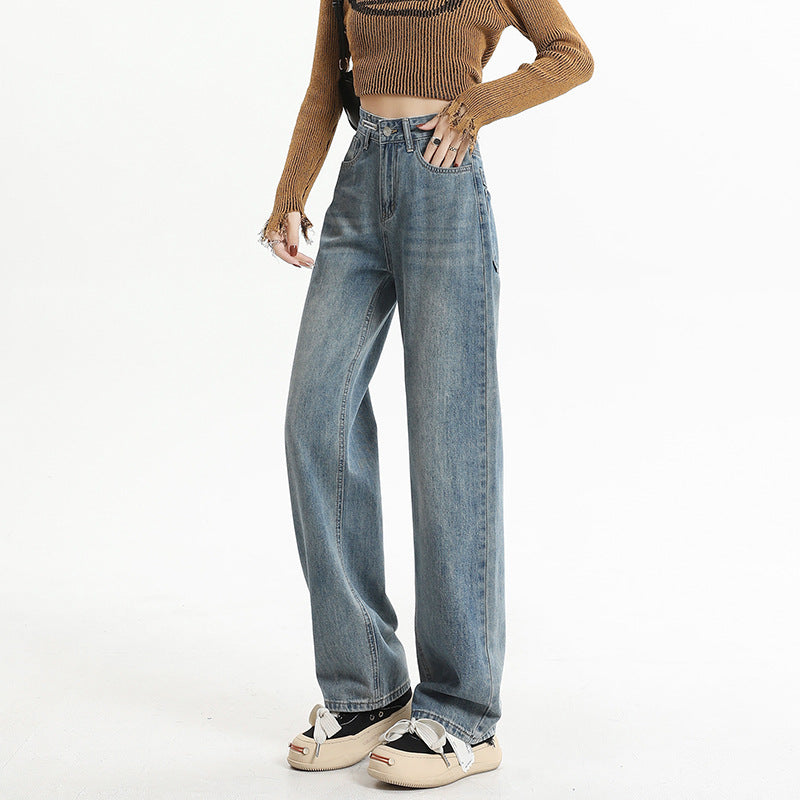 Relaxed-fit light wash denim jeans with high waist, paired with brown crop sweater and casual sneakers