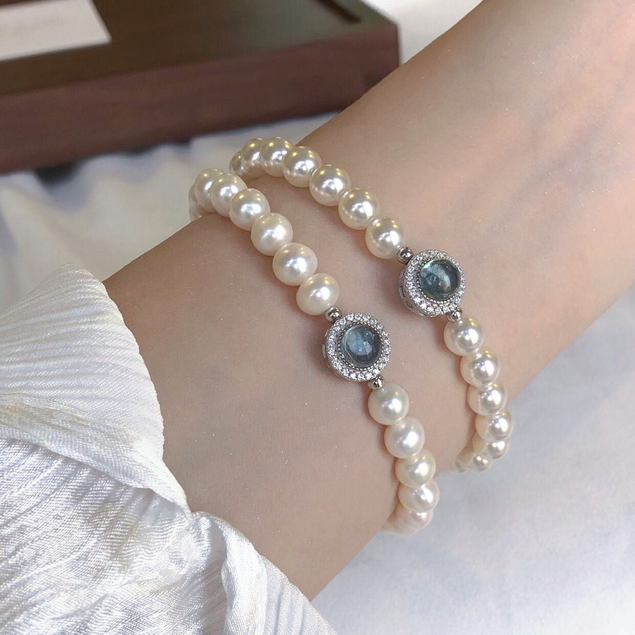 Pulsera de lágrima de cristal azul y perla