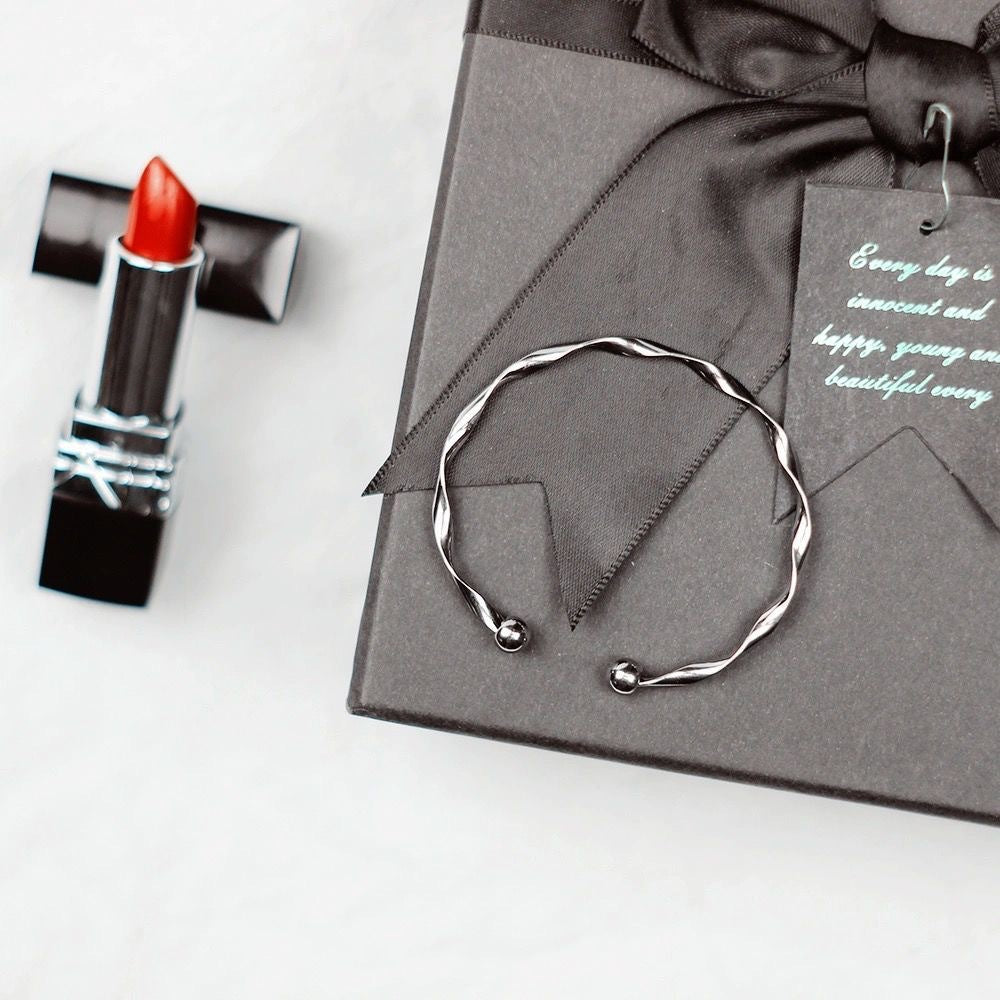 Minimalist Wave Pattern Open Bangle Bracelet