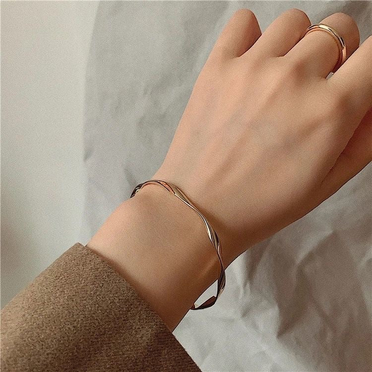 Minimalist Wave Pattern Open Bangle Bracelet