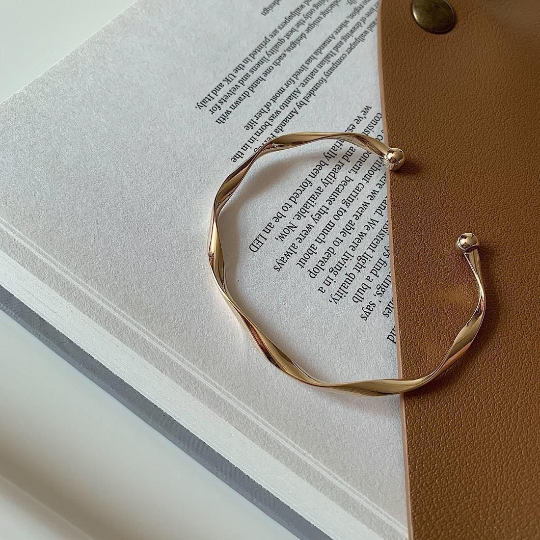 Minimalist Wave Pattern Open Bangle Bracelet