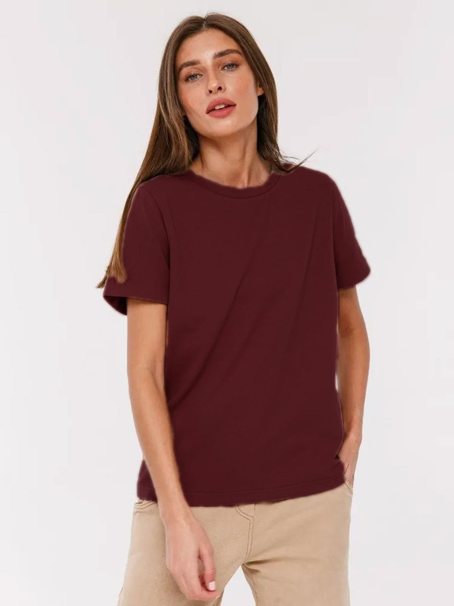 Burgundy T-Shirt Outfit – Model wears a burgundy short-sleeve T-shirt tucked into beige pants
