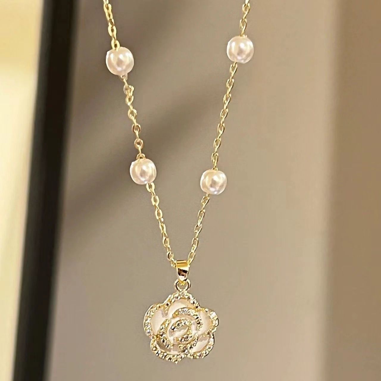 Pearl Flower Rose Gold Plated Chain Necklace