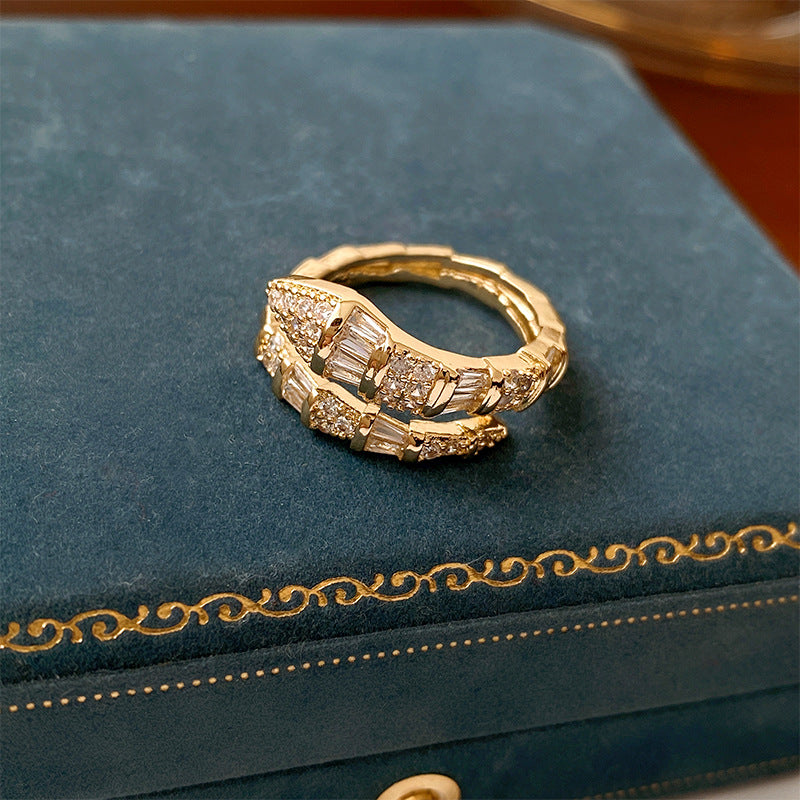 Luxury gold snake ring zircon crystal detailed design
