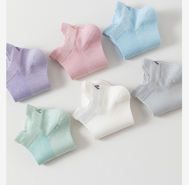 Product showcase of antibacterial ankle socks with mesh ventilation zones and durability features