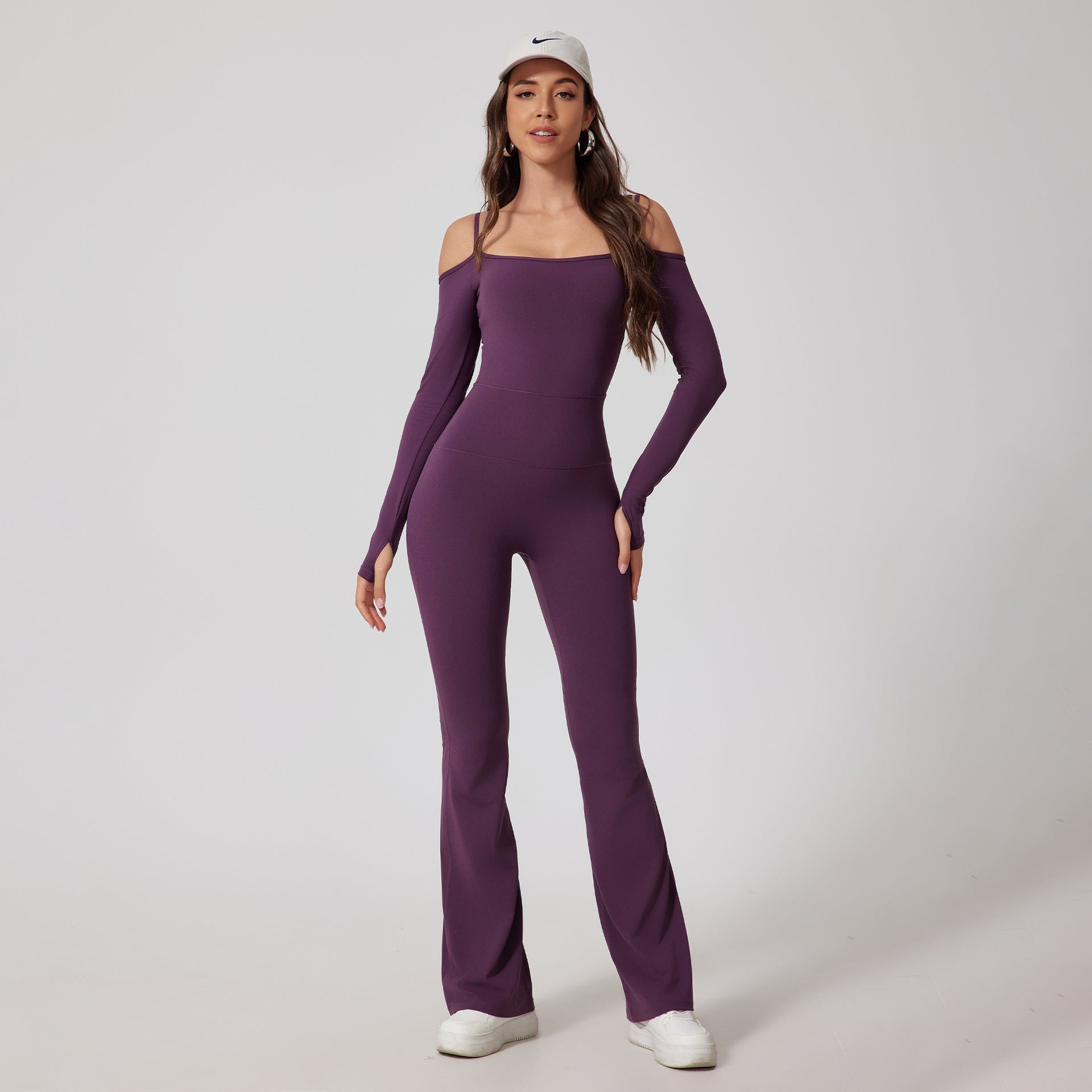 Mono acampanado con hombros descubiertos: prenda deportiva elegante y con estilo para un look atrevido