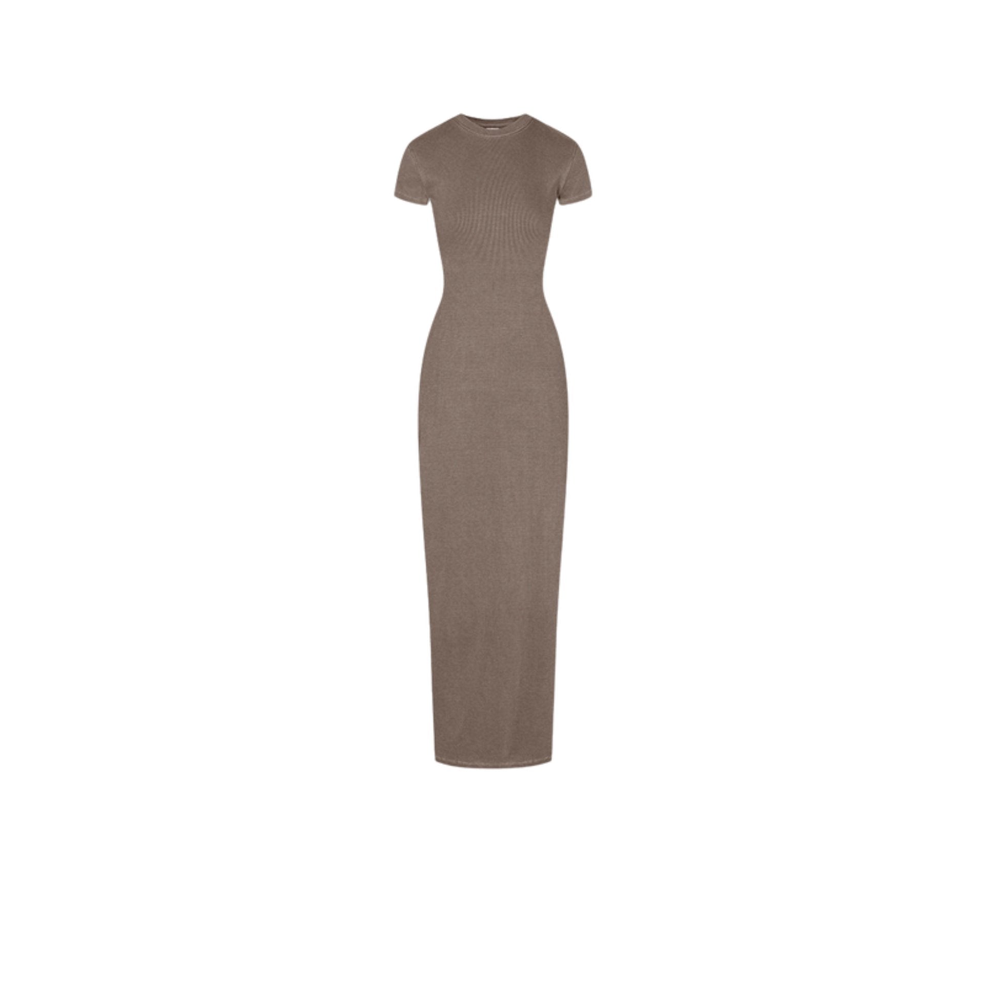  A stylish brown sleeveless maxi dress with a bodycon fit and high neckline, set against a neutral backdrop.