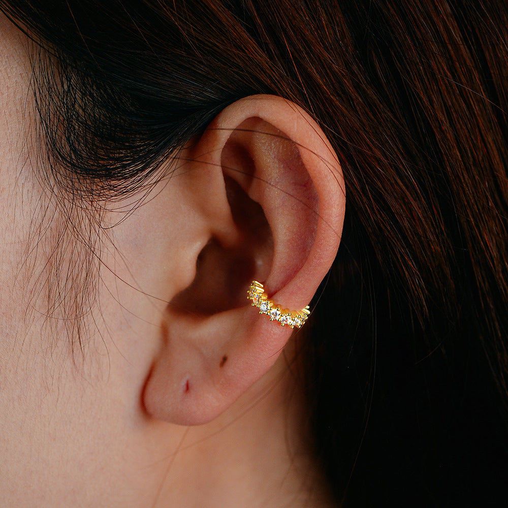 Minimalist 925 silver C-shaped hoop ear cuff no piercing wearing on ear.