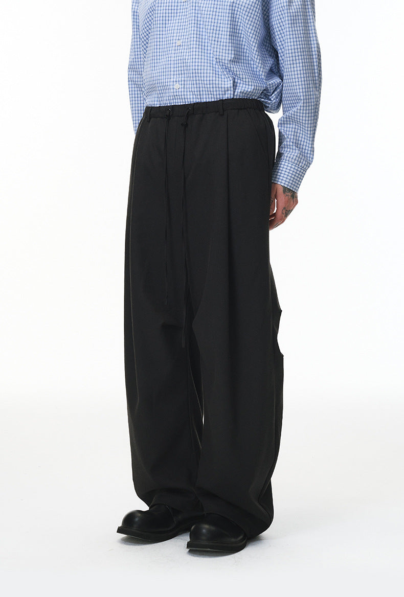 Men’s black wide-leg trousers with relaxed fit and pleated design