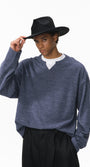 Men’s casual navy blue V-neck long sleeve t-shirt minimalist outfit