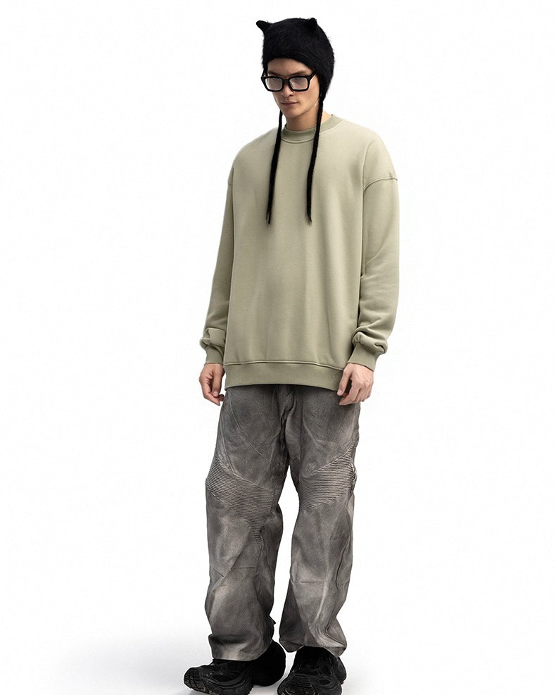 Men’s oversized sweatshirt light khaki on model with beanie, front