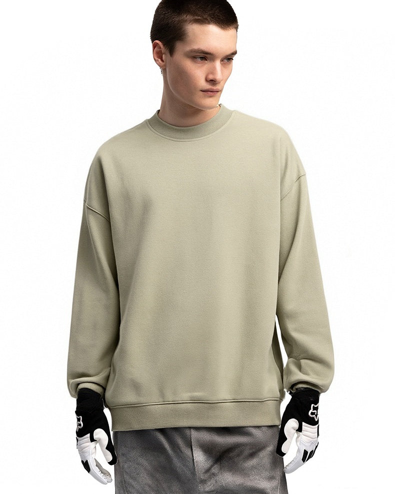 Men’s oversized sweatshirt light khaki on model, half-body front