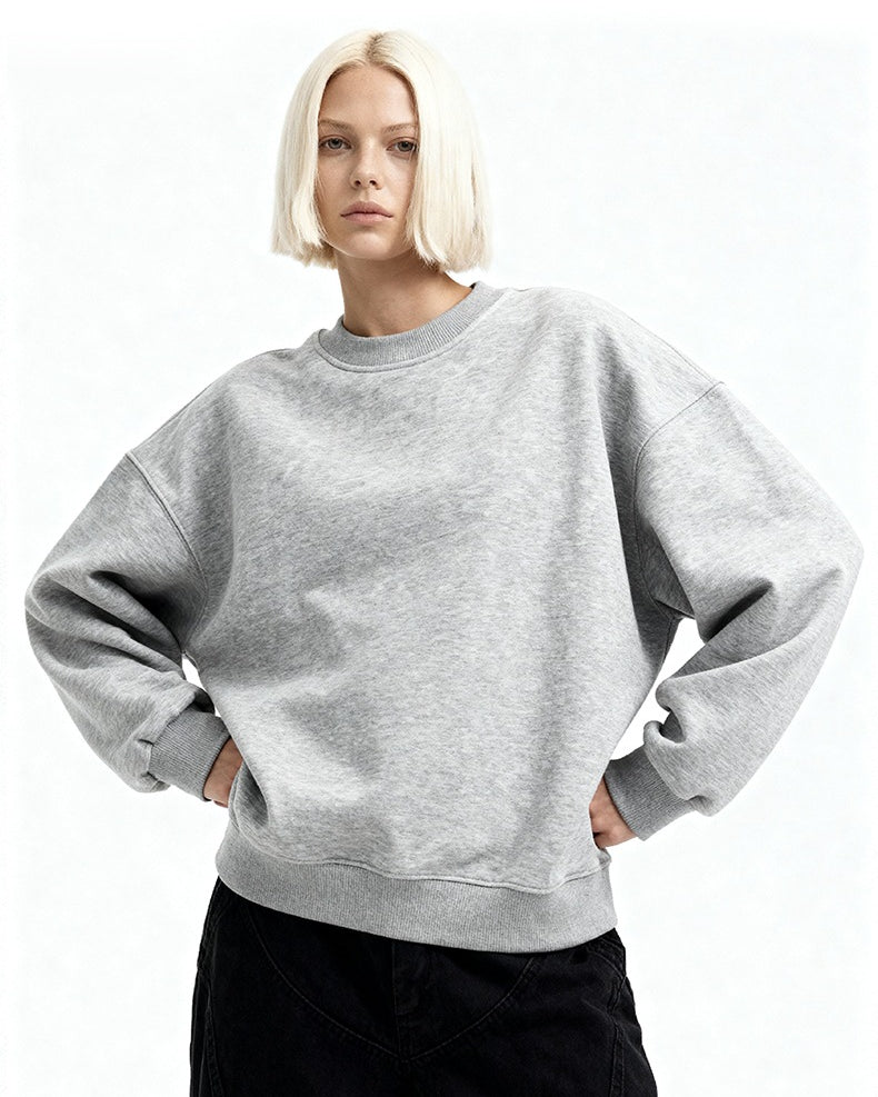 Women’s oversized sweatshirt light gray half-body front, drop shoulder