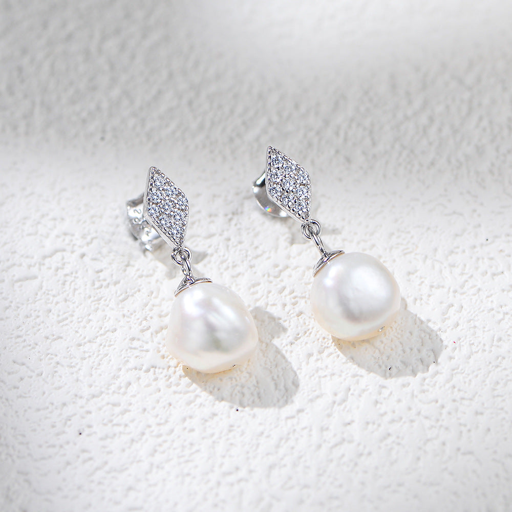  Silver-tone diamond-shaped stud pearl drop earrings.